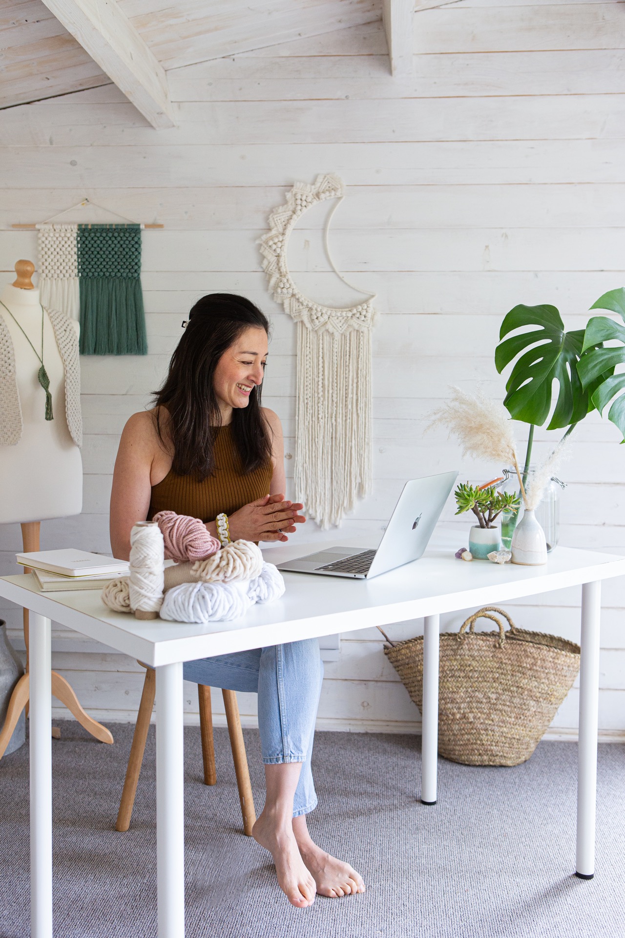 Creative Chats - Isabella Strambio, macrame artist in her studio